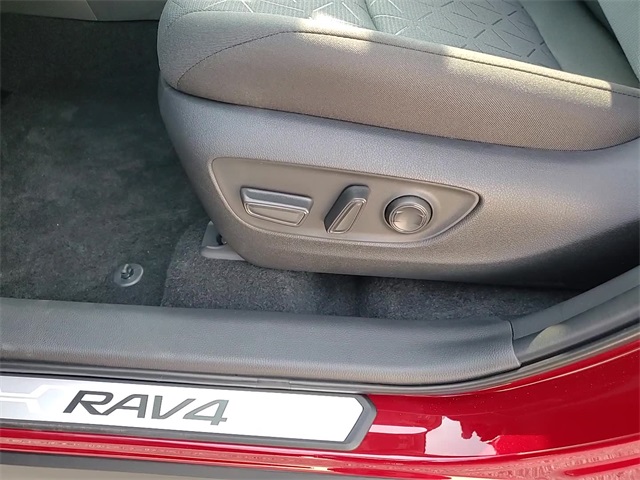 2025 Toyota RAV4 Hybrid XLE photo 12