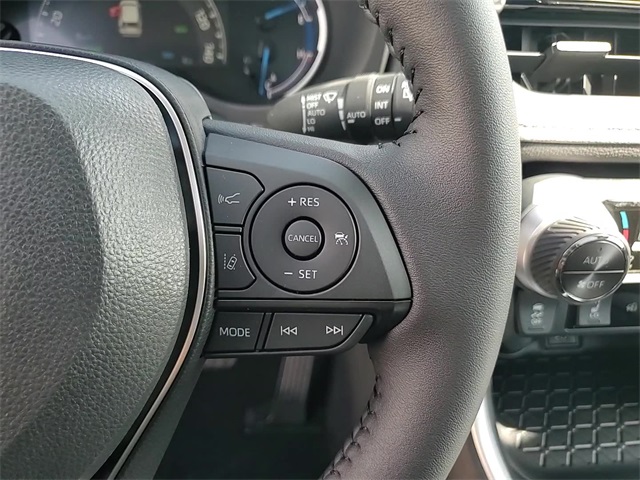 2025 Toyota RAV4 Hybrid XLE photo 14