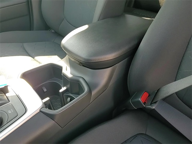 2025 Toyota RAV4 Hybrid XLE photo 18