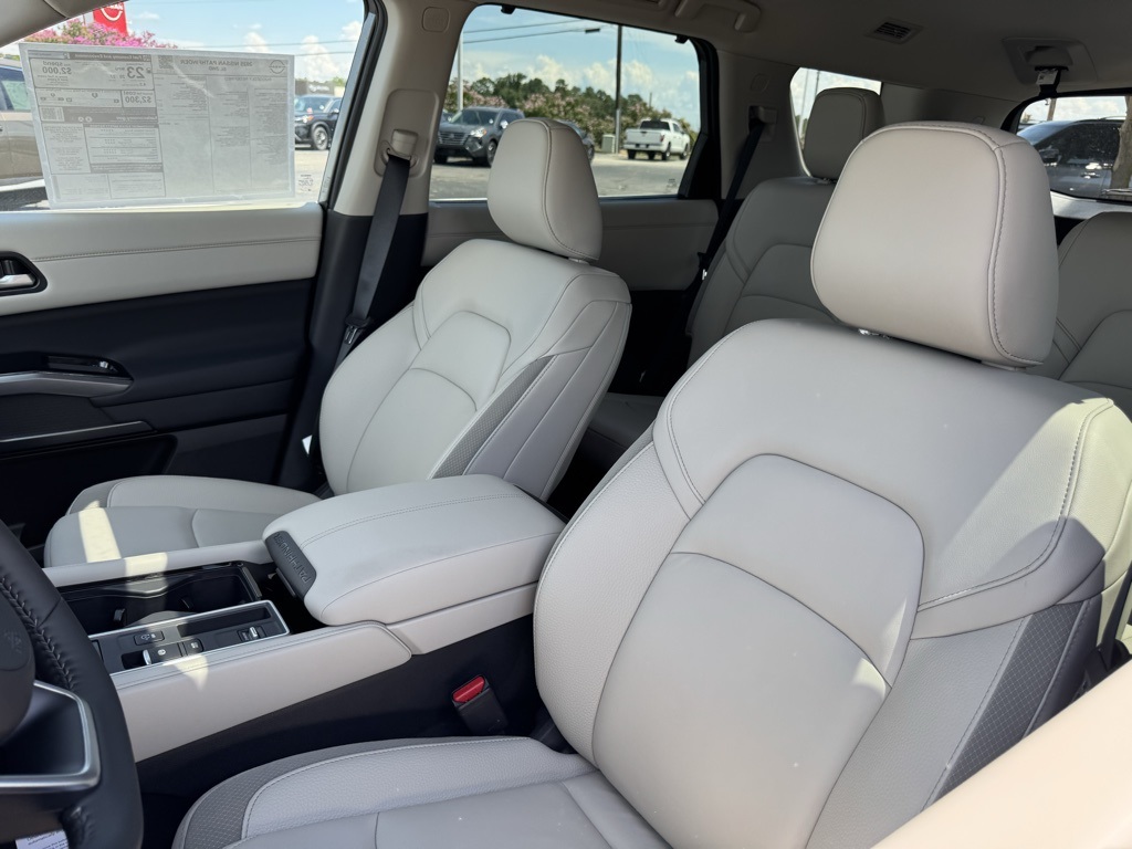 New 2025 Nissan Pathfinder Sport Utility