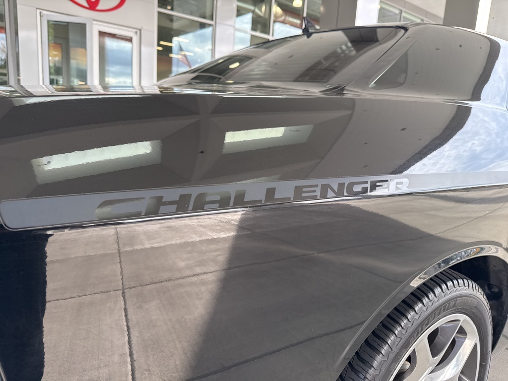 Used 2015 Dodge Challenger SXT with VIN 2C3CDZBG8FH717822 for sale in Tumwater, WA