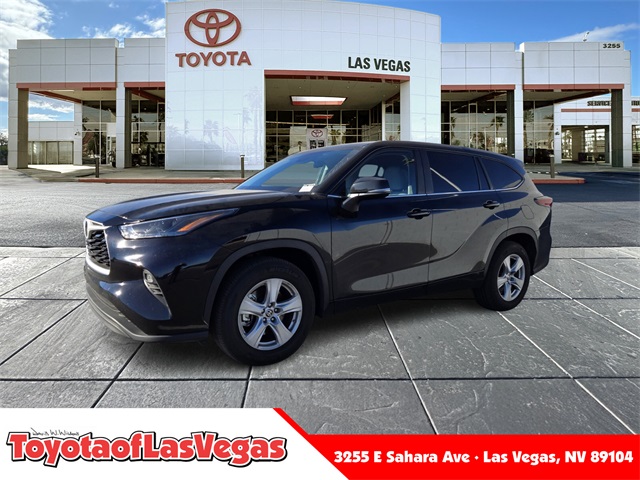 2024 Toyota Highlander LE's photo