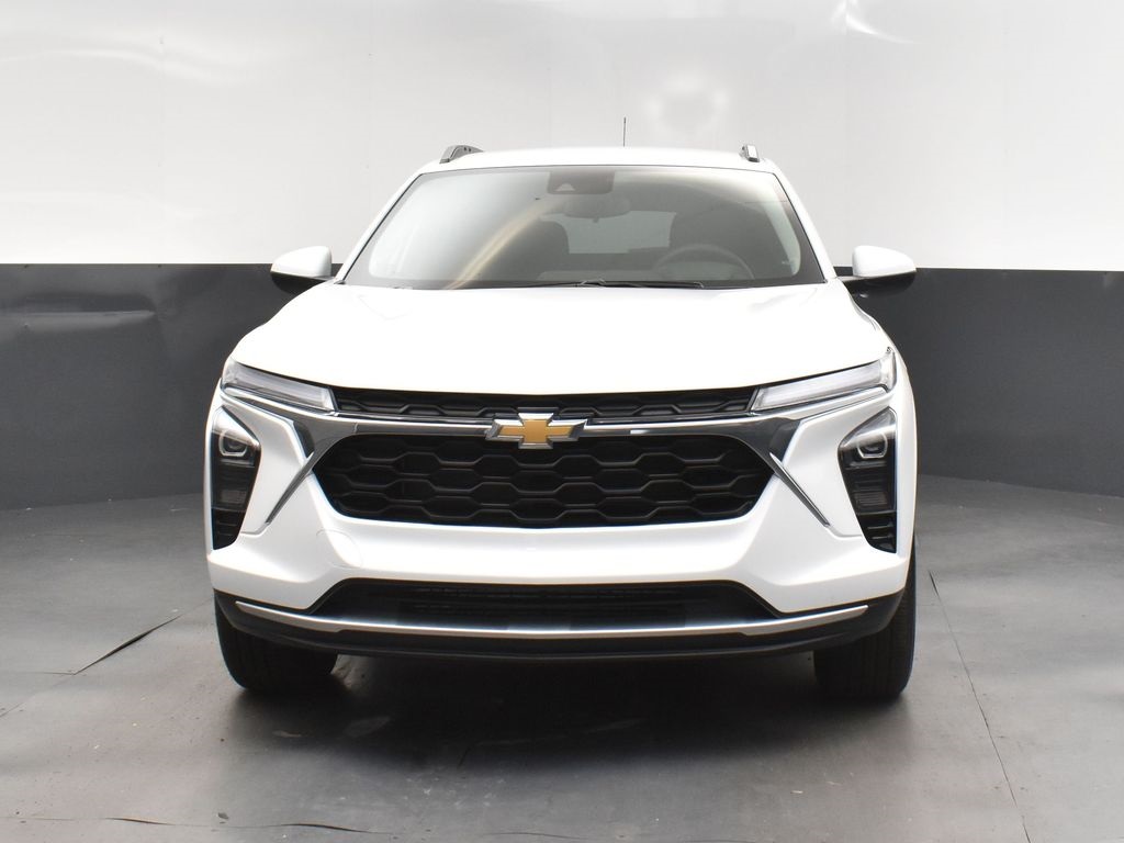 2025 Summit White Chevrolet Trax LT FWD SUV