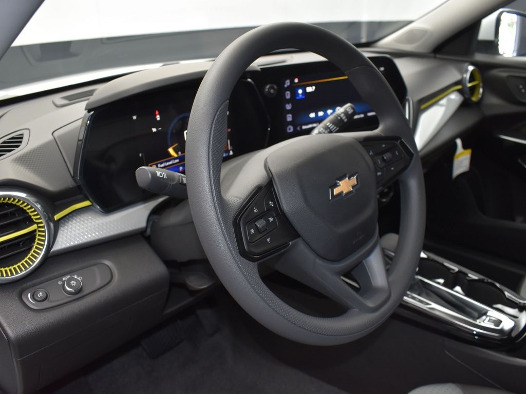 2025 Summit White Chevrolet Trax LT FWD SUV