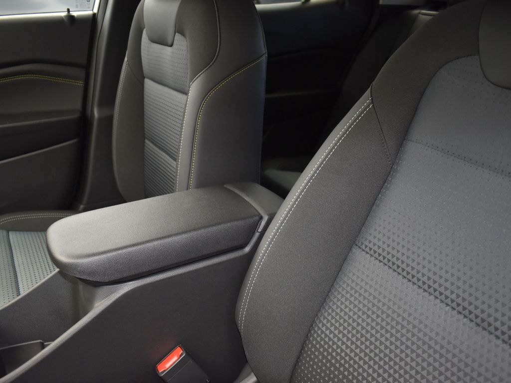 2025 Summit White Chevrolet Trax LT FWD SUV