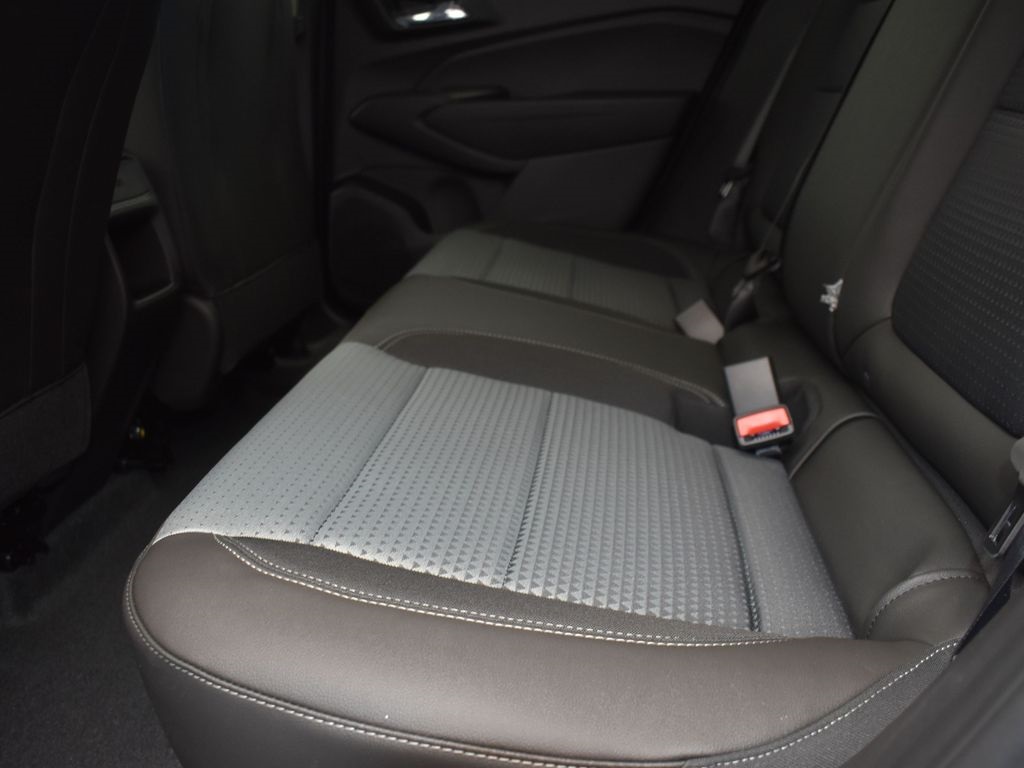 2025 Summit White Chevrolet Trax LT FWD SUV