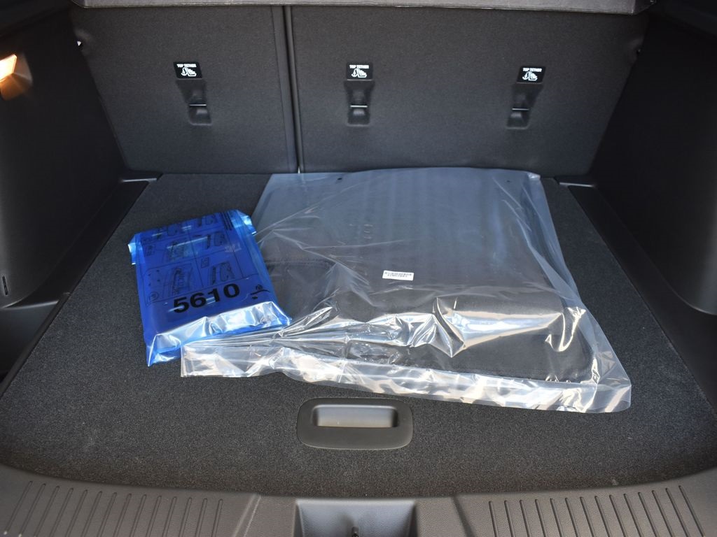 2025 Summit White Chevrolet Trax LT FWD SUV
