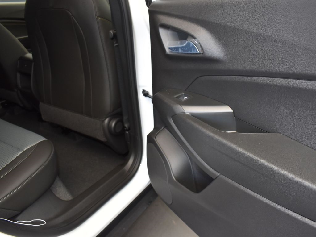 2025 Summit White Chevrolet Trax LT FWD SUV