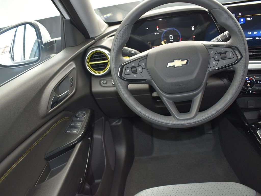2025 Summit White Chevrolet Trax LT FWD SUV