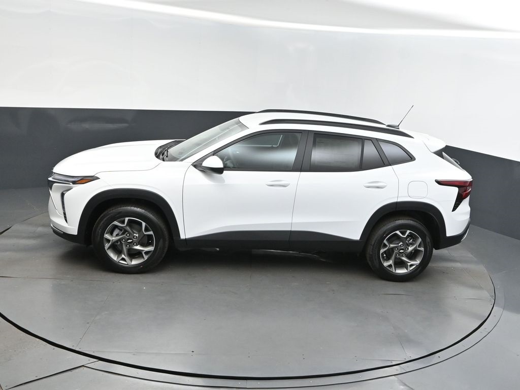 2025 Summit White Chevrolet Trax LT FWD SUV