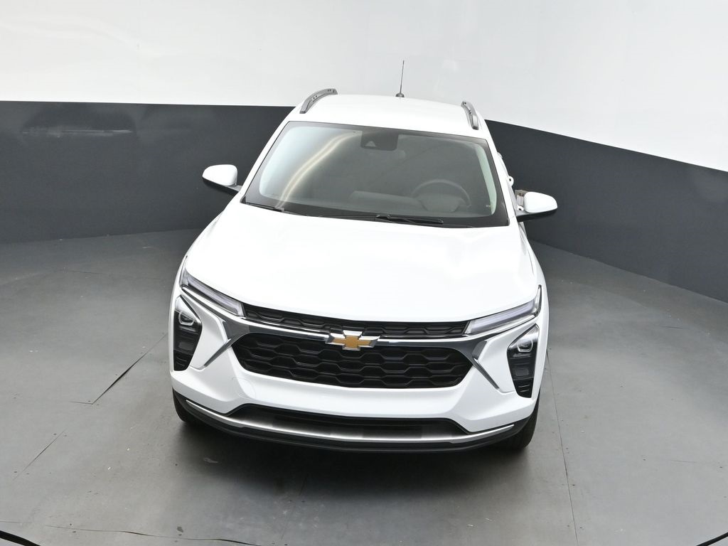 2025 Summit White Chevrolet Trax LT FWD SUV