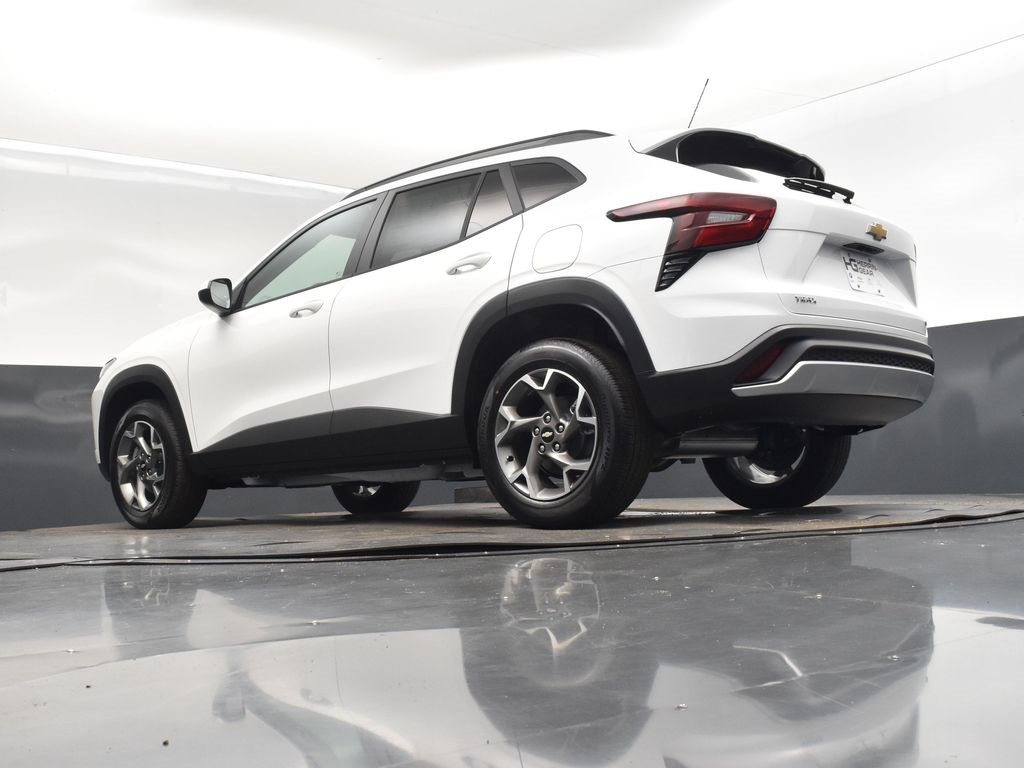 2025 Summit White Chevrolet Trax LT FWD SUV