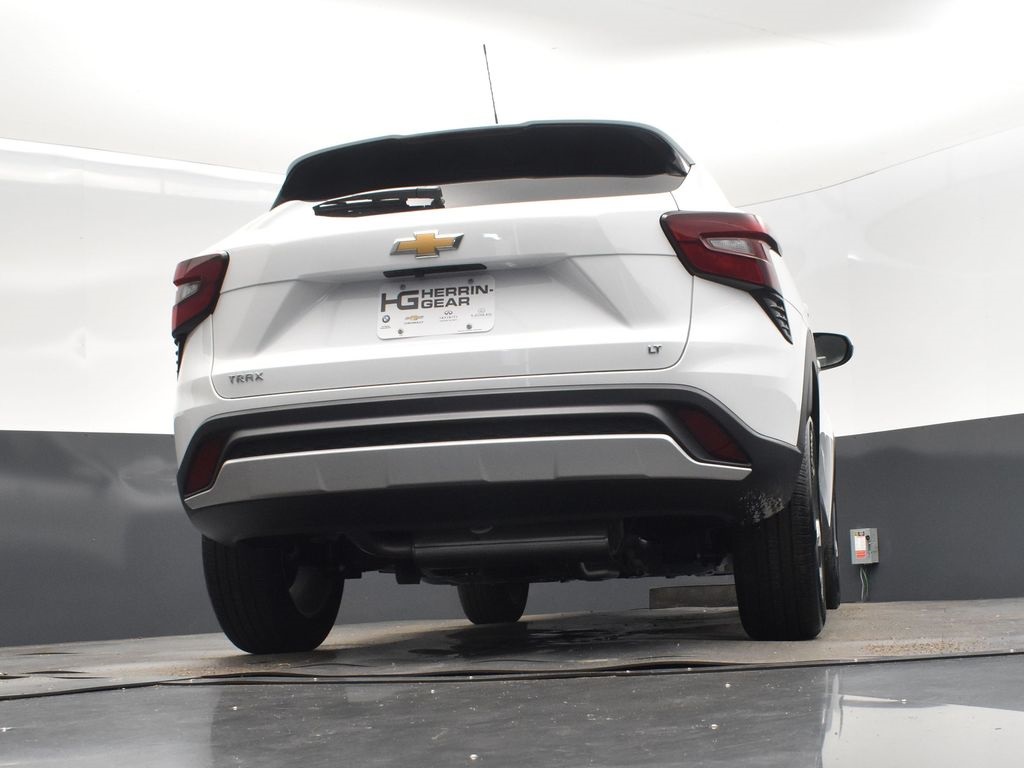 2025 Summit White Chevrolet Trax LT FWD SUV