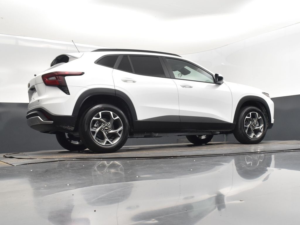 2025 Summit White Chevrolet Trax LT FWD SUV