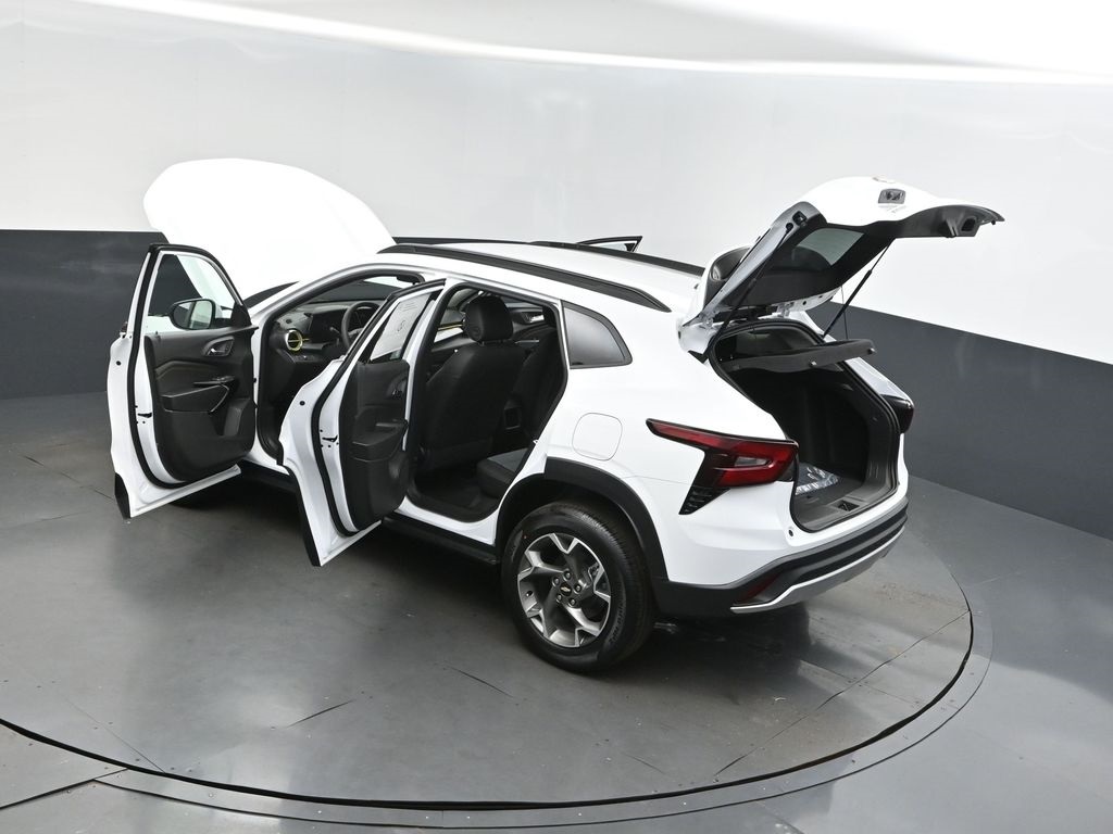 2025 Summit White Chevrolet Trax LT FWD SUV