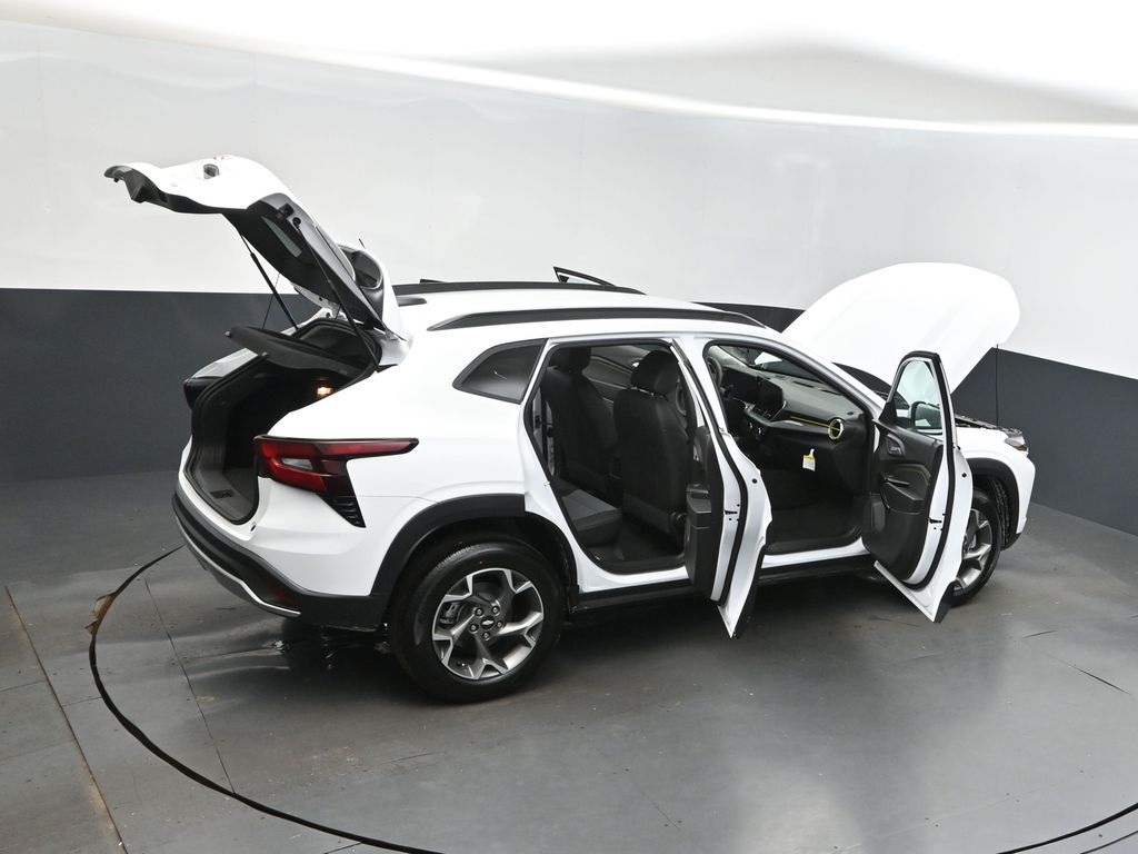 2025 Summit White Chevrolet Trax LT FWD SUV