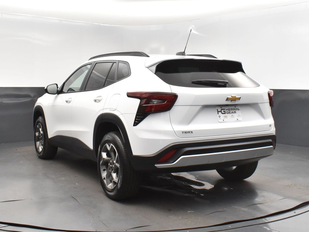 2025 Summit White Chevrolet Trax LT FWD SUV