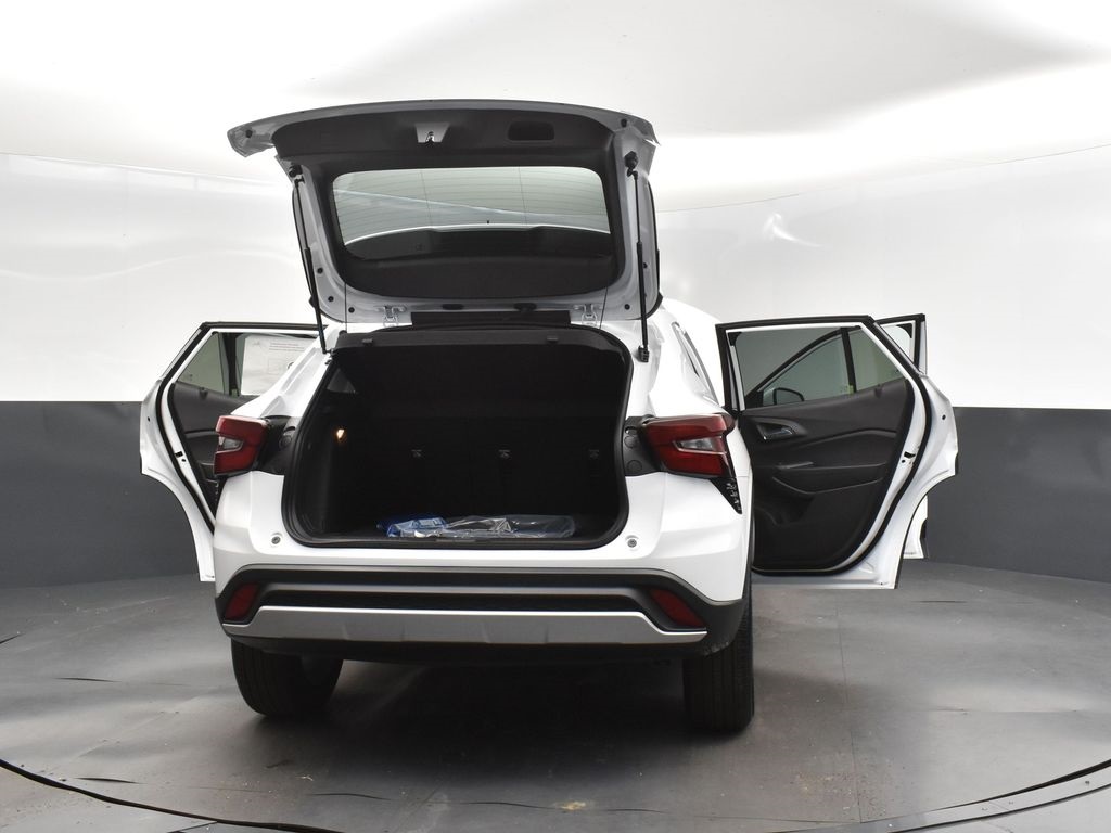 2025 Summit White Chevrolet Trax LT FWD SUV