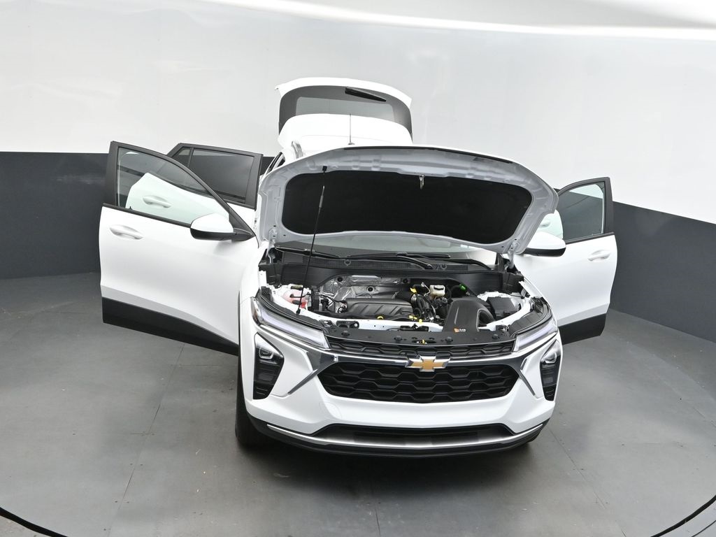 2025 Summit White Chevrolet Trax LT FWD SUV