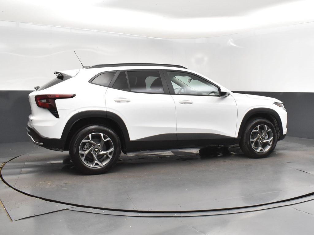 2025 Summit White Chevrolet Trax LT FWD SUV