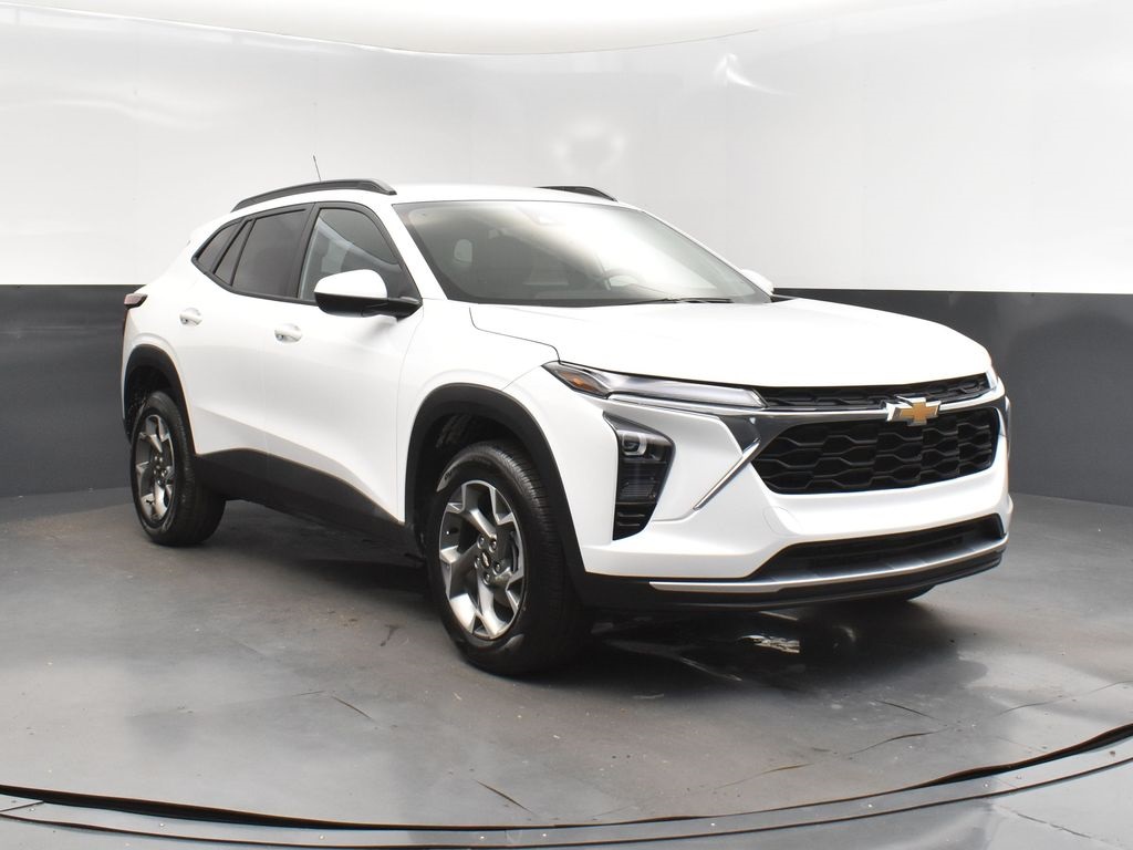 2025 Summit White Chevrolet Trax LT FWD SUV
