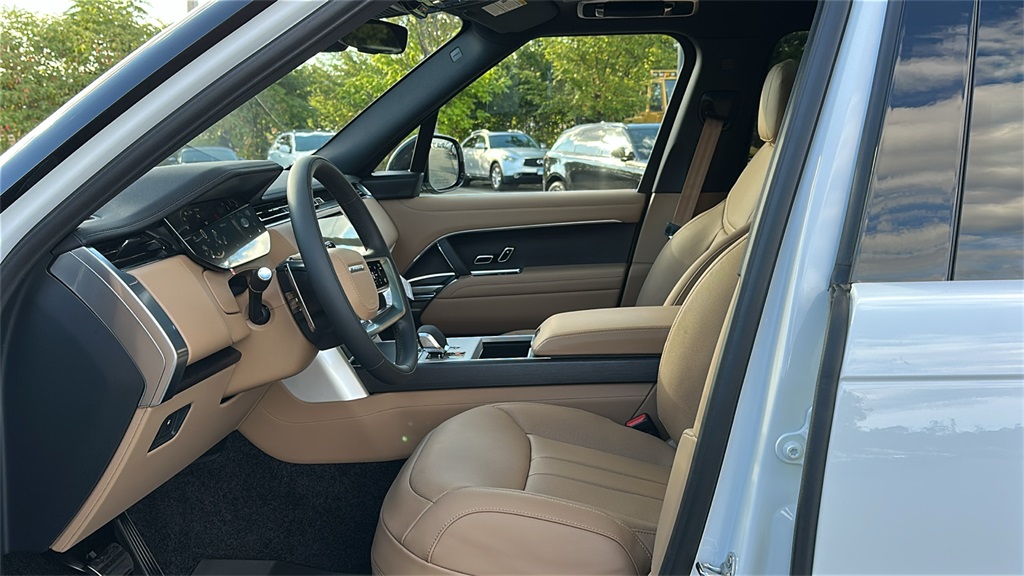 new 2025 Land Rover Range Rover Plug-In Hybrid car, priced at $131,605