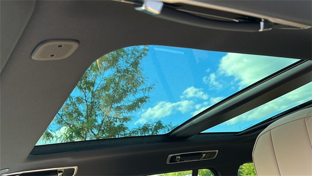 new 2025 Land Rover Range Rover Plug-In Hybrid car, priced at $131,605