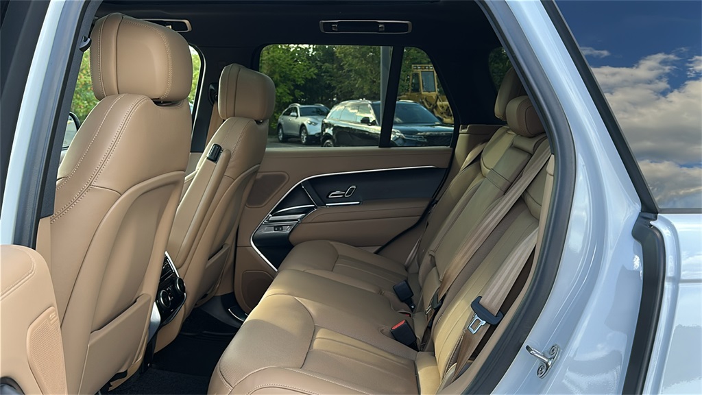 new 2025 Land Rover Range Rover Plug-In Hybrid car, priced at $131,605