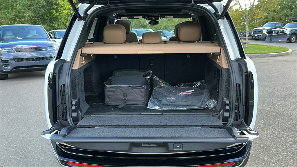 new 2025 Land Rover Range Rover Plug-In Hybrid car, priced at $131,605