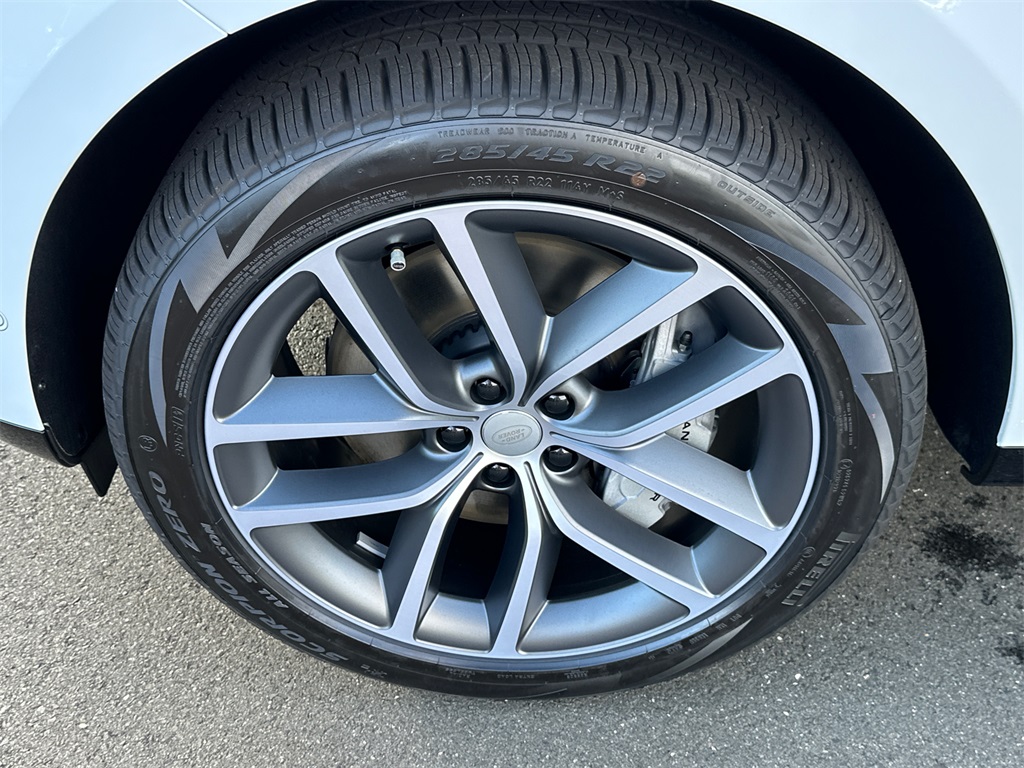 new 2025 Land Rover Range Rover Plug-In Hybrid car, priced at $131,605