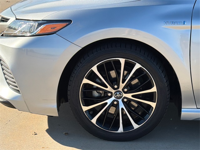 2018 Toyota Camry Hybrid SE photo 3