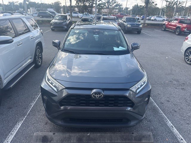 2021 Toyota RAV4 XLE's photo