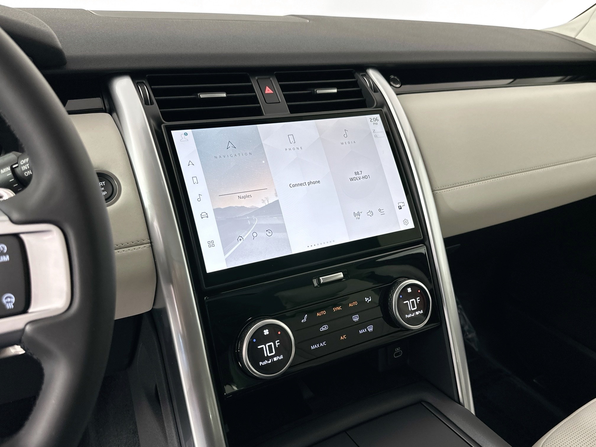 used 2025 Land Rover Discovery car, priced at $67,628