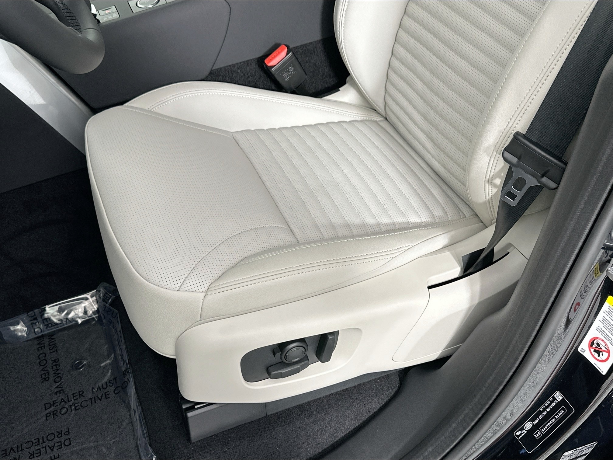 used 2025 Land Rover Discovery car, priced at $67,628