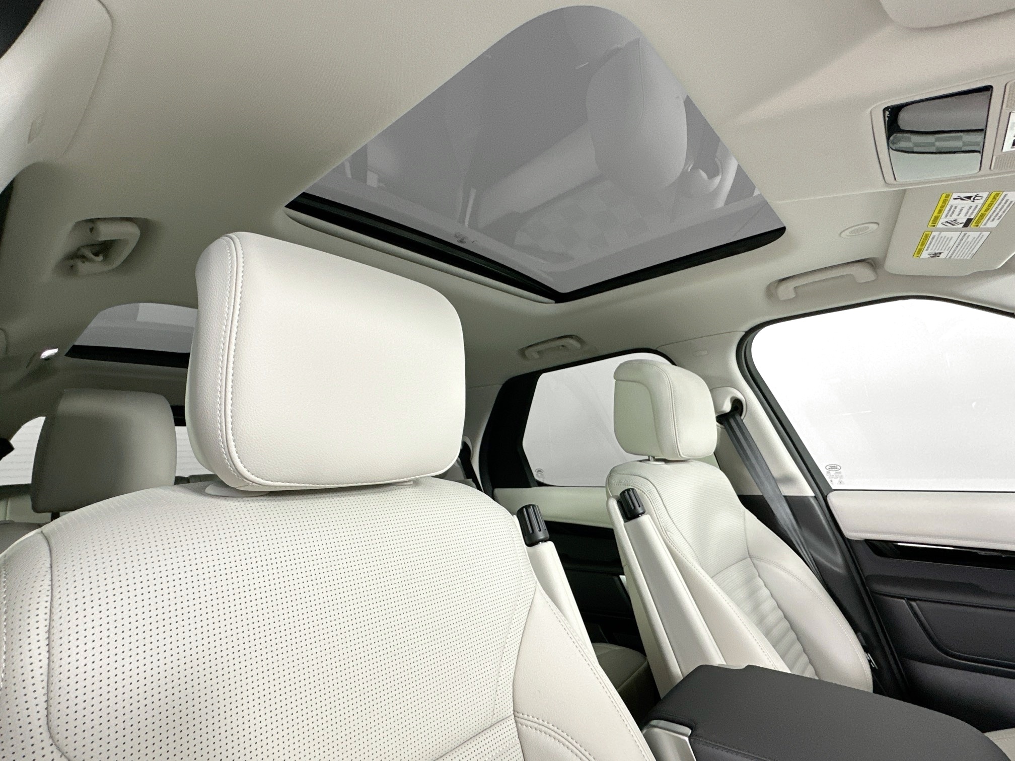 used 2025 Land Rover Discovery car, priced at $67,628