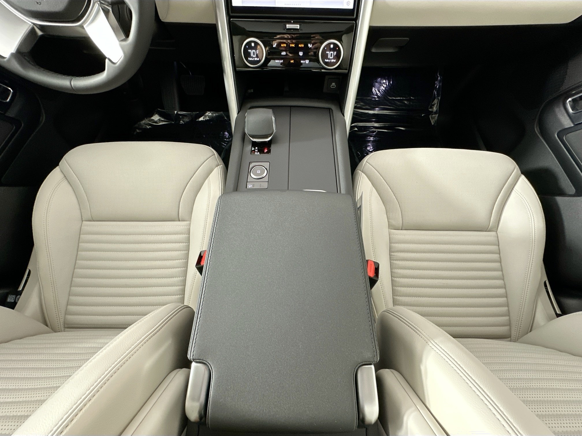 used 2025 Land Rover Discovery car, priced at $67,628