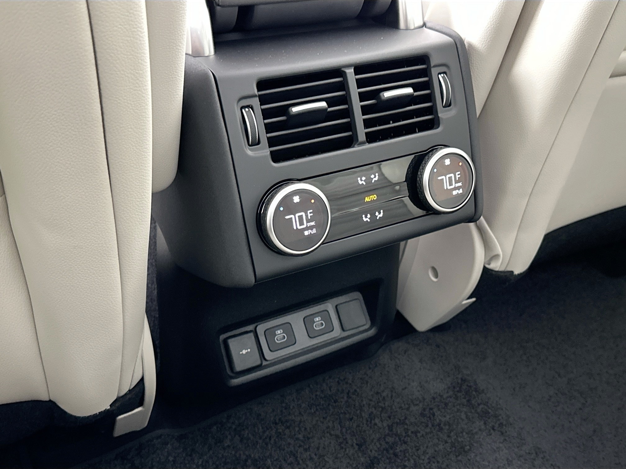 used 2025 Land Rover Discovery car, priced at $67,628