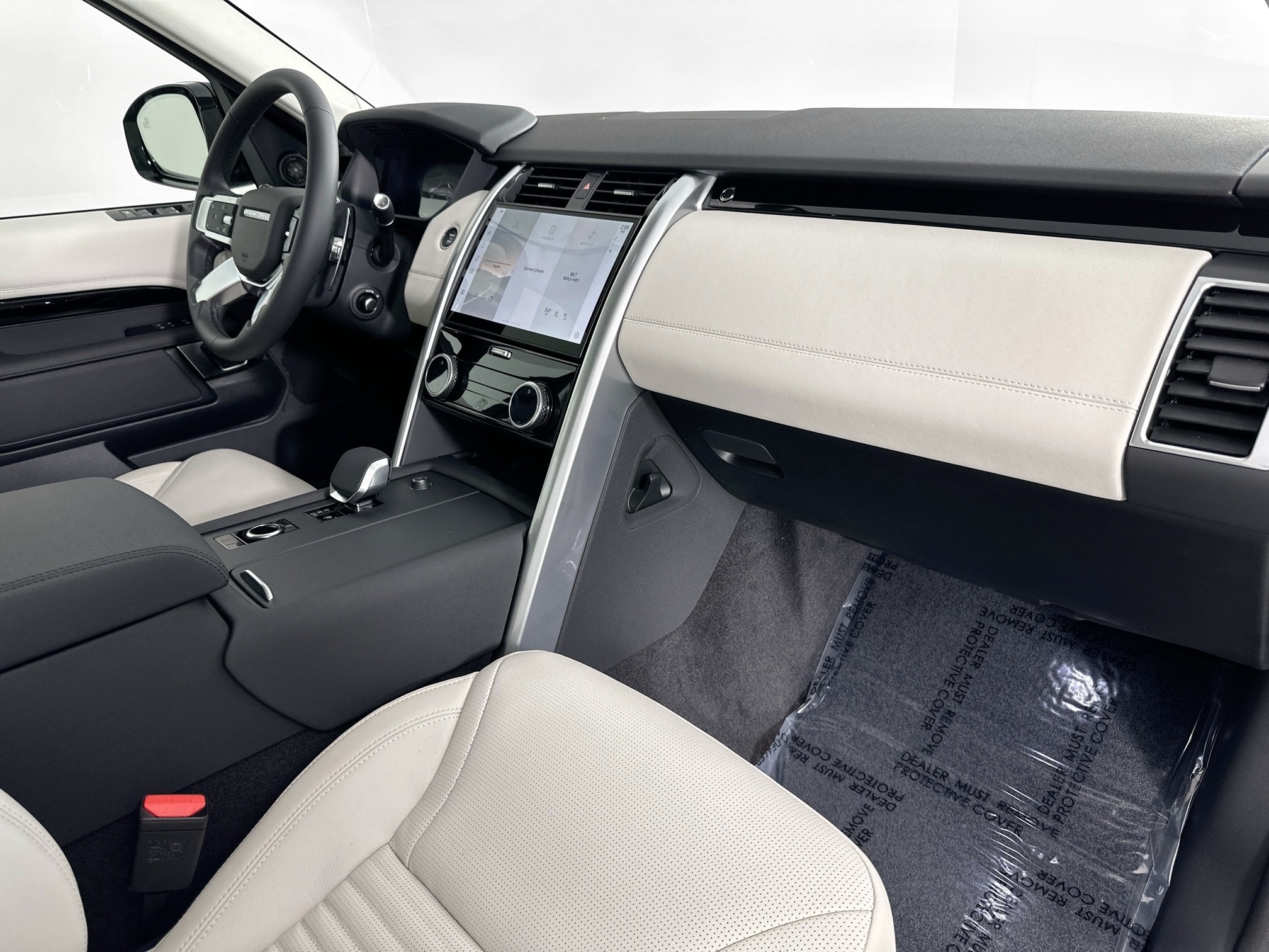 used 2025 Land Rover Discovery car, priced at $67,628