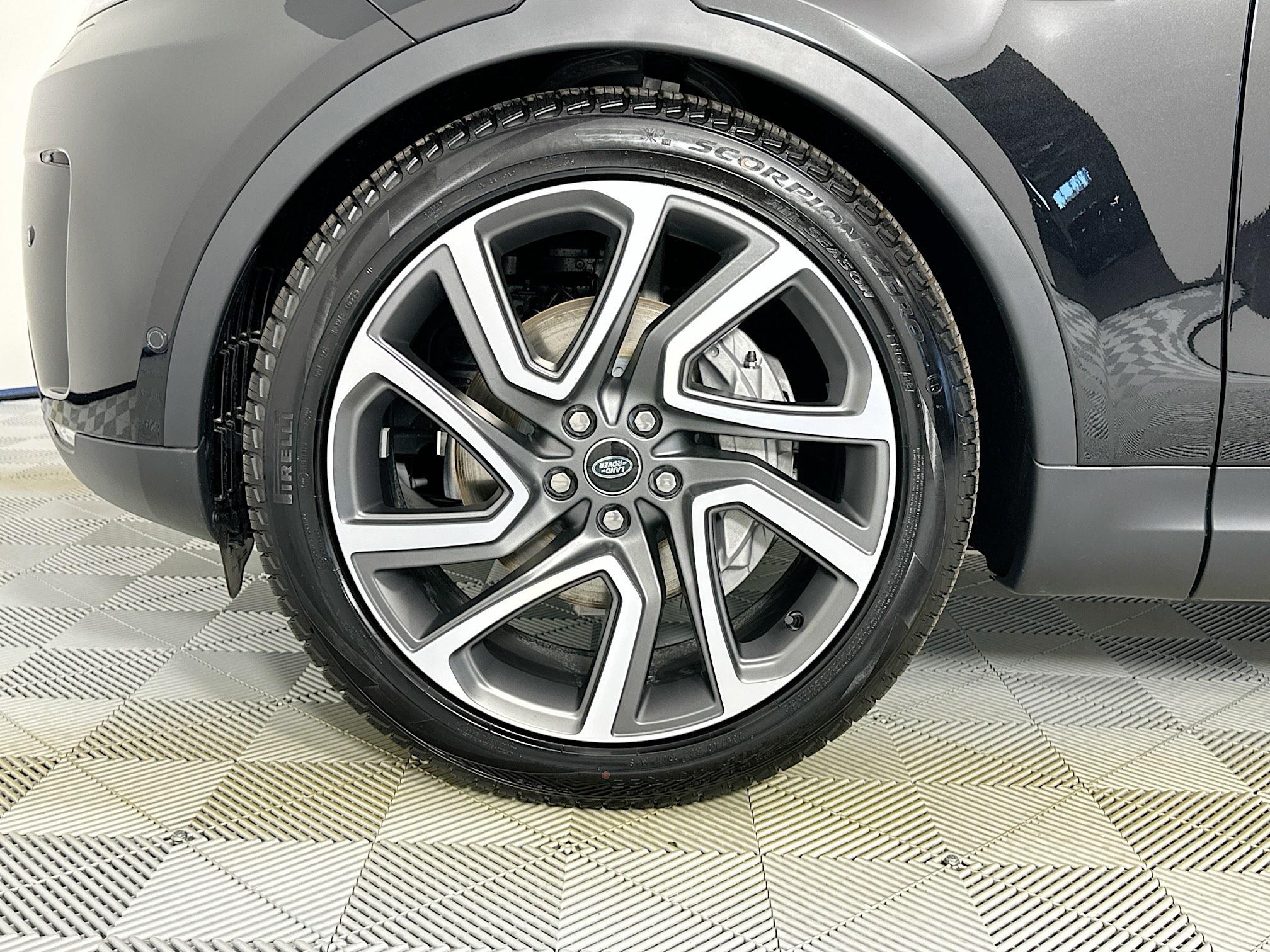 used 2025 Land Rover Discovery car, priced at $67,628