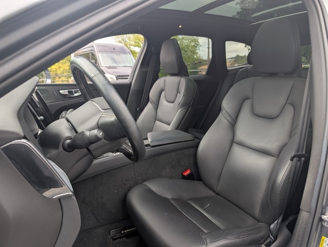 2020 Volvo XC60 T5 Momentum photo 13