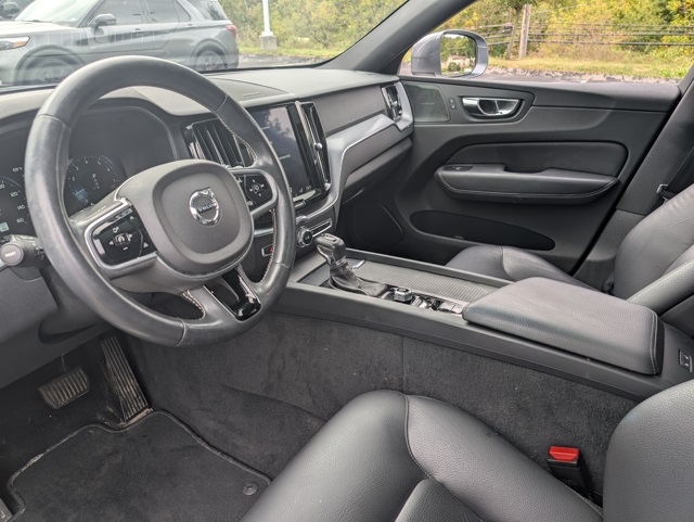 2020 Volvo XC60 T5 Momentum photo 14