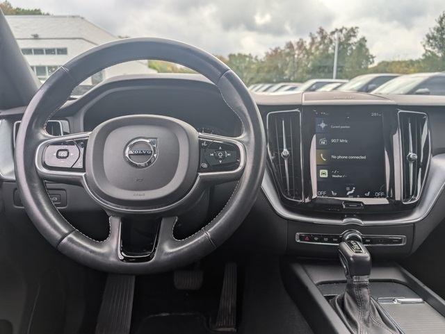 2020 Volvo XC60 T5 Momentum photo 16