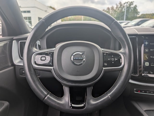 2020 Volvo XC60 T5 Momentum photo 17