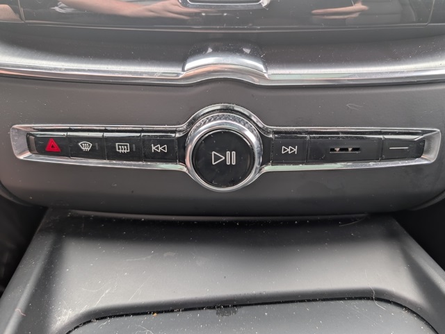 2020 Volvo XC60 T5 Momentum photo 22