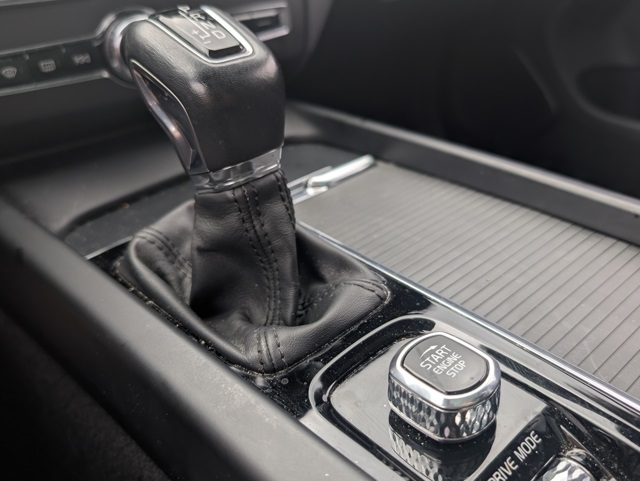 2020 Volvo XC60 T5 Momentum photo 23