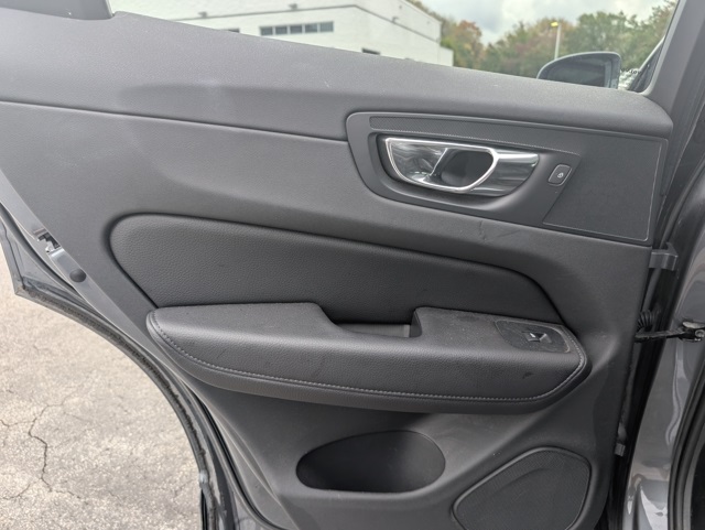 2020 Volvo XC60 T5 Momentum photo 24