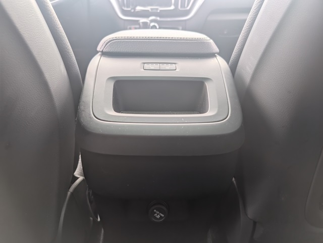2020 Volvo XC60 T5 Momentum photo 27
