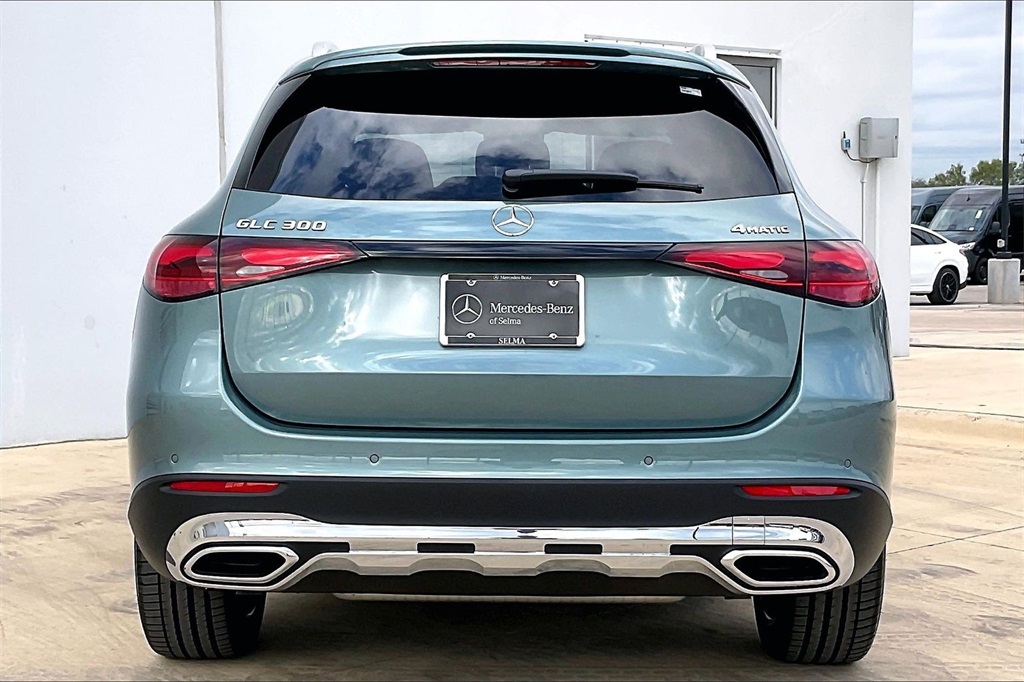 2026 Mercedes Benz GLC 300 4MATIC photo 4