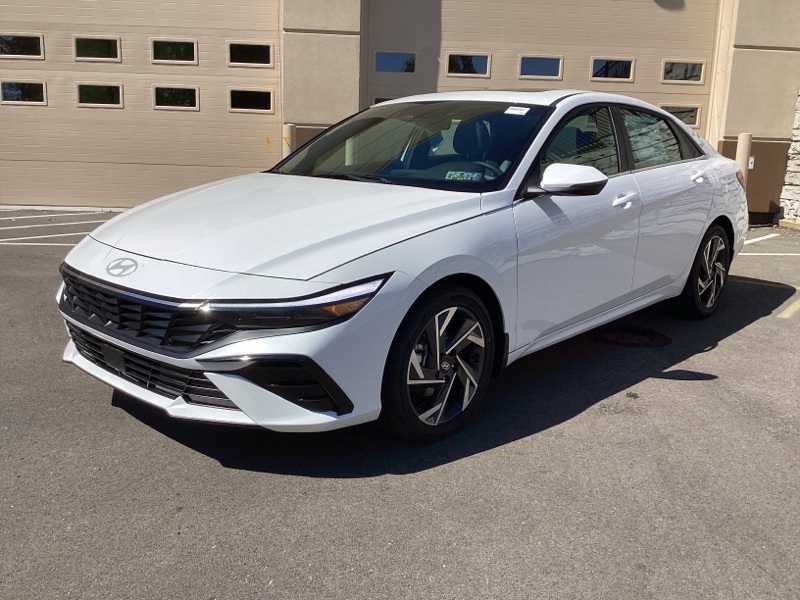 2025 Hyundai Elantra Hybrid Limited photo 3