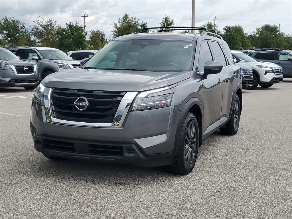 2022 Gun Metallic Nissan Pathfinder SV FWD SUV